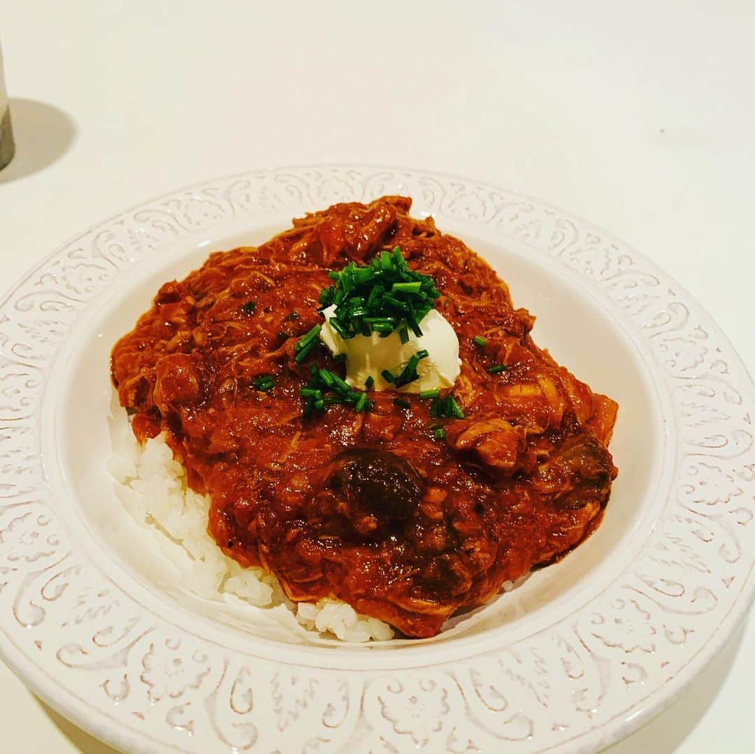 のインスタグラム：「チキンストロガノフ ラムとビーフ  美味しくできました。 栄養をバランスよく摂って、皆さんも体調お気をつけください🙌🏻 しっかりお肉を食べて、 トレーニング頑張ります👦🏻💪 #ライアン小川 #小川泰弘  #料理 #おうちごはん」