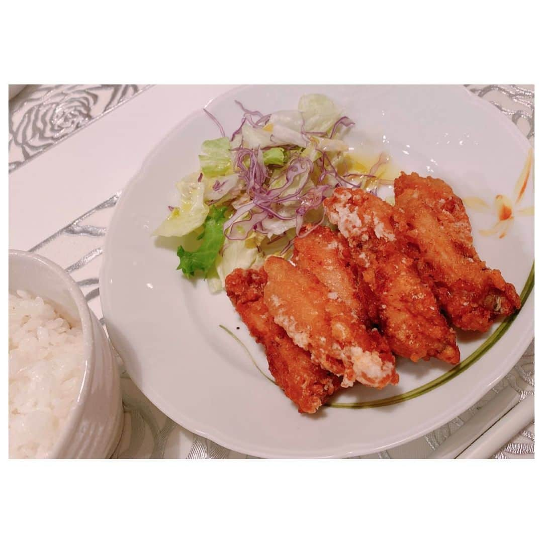 真愛涼歌さんのインスタグラム写真 - (真愛涼歌Instagram)「* #マイ飯 忙しい日が続くと自由な時間を求めて。 自由な時間が続くと忙しい日が恋しくなる。 わがままだ🥴🥴 あぁ私の癒しfamilyに会いたい❤️❤️ ふぅふー亭のうどん」4月22日 0時10分 - maimaaimaaai.k