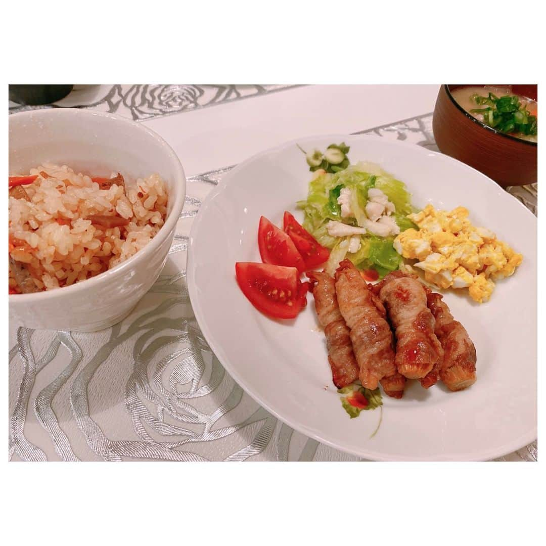 真愛涼歌さんのインスタグラム写真 - (真愛涼歌Instagram)「* #マイ飯 忙しい日が続くと自由な時間を求めて。 自由な時間が続くと忙しい日が恋しくなる。 わがままだ🥴🥴 あぁ私の癒しfamilyに会いたい❤️❤️ ふぅふー亭のうどん」4月22日 0時10分 - maimaaimaaai.k