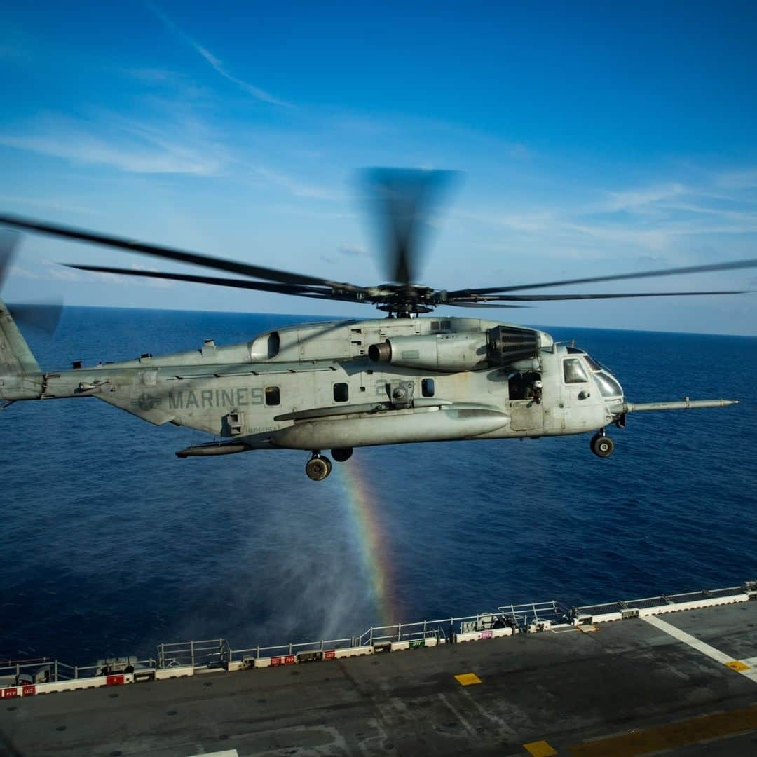 アメリカ海兵隊さんのインスタグラム写真 - (アメリカ海兵隊Instagram)「Somewhere over the Rainbow  A CH-53E Super Stallion helicopter with Marine Medium Tiltrotor Squadron (VMM) 265 (Reinforced), @31stmeu, lands on #USSAmerica’s flight deck in the #SouthChinaSea. The MEU and the @usnavy's amphibious assault ship are operating in #US7thFleet, enhancing interoperability with allies and partners while serving as a ready response force to defend peace and stability for a #FreeAndOpenIndoPacific region. (U.S. Marine Corps photo by Sgt. Audrey M. C. Rampton)  #Marines #USMC #Military #BlueGreenTeam」4月22日 0時17分 - marines