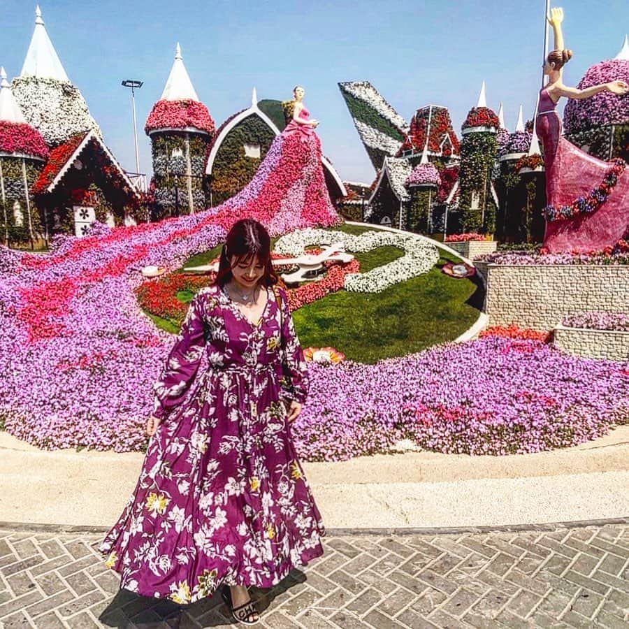 清水彩子のインスタグラム：「お誕生日メッセージ、LINEくれた皆様ありがとうございます🥰❤️ 大好きな人たちからの連絡が年々たまらなく嬉しいです❤️ #人の温かさは財産だなぁと感じます #大切にしたい人達に感謝です  4/21でまた一歳年を重ねる事が出来ました！ 老けたくは無いけど💦またこうして1年を刻む事が出来て幸せを感じます⏳🌟 今年は経験した事無い程の苦境ですが、思い返せば沢山の苦い経験をして来ました。  今思えば、今回の大きな苦境を乗り越える為の下積み筋トレだったかの様です。  こんな時だからこそ希望を捨てずに、関わってくれる皆様と共に感謝の気持ちを忘れずに歩んで行きたいと思います🌟  まだまだ、ぶ格好で失敗する事も多いですが、素直な気持ちと思いやりと行動力を忘れずに成長して行きたいと思いますので今後とも宜しくお願い致しますm(_ _)m  #お誕生日 #感謝の気持ち  #ありがとうございます❤️ #いつかの写真シリーズ #今は何もいらないから #またこんな平穏な日々に1日でも早くなります様に🎁」