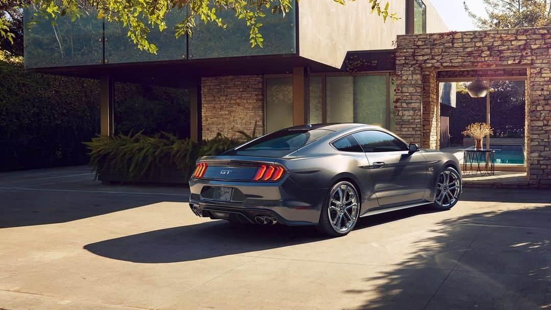 Fordさんのインスタグラム写真 - (FordInstagram)「Sunny days ahead. . #Ford #FordMustang #DrivewayViews​」4月22日 1時00分 - ford