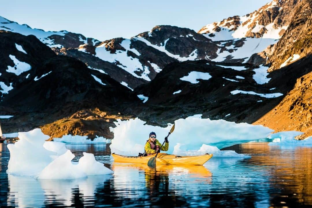 National Geographic Travelさんのインスタグラム写真 - (National Geographic TravelInstagram)「Photo by @MartinEdstrom | An ice-cold morning shot from Greenland, one of the few places in the world where you can literally kayak between icebergs. Traveling in eastern Greenland puts all water-based exploration to the test though, as the whole coastline is frozen over for six months every year. Be sure to come in summer if you want to kayak.  Follow @MartinEdstrom for more images from Greenland and the Nordics. #greenland #kayaking #icebergs」4月22日 1時07分 - natgeotravel