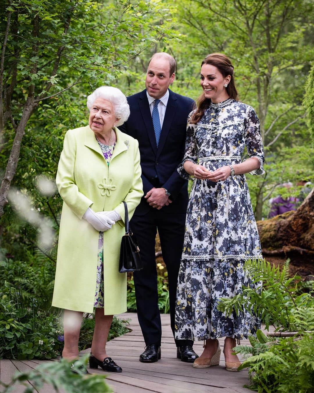 ウィリアム（ケンブリッジ公）さんのインスタグラム写真 - (ウィリアム（ケンブリッジ公）Instagram)「Wishing Her Majesty The Queen a very happy 94th birthday today! 🎂🎈」4月21日 17時00分 - princeandprincessofwales