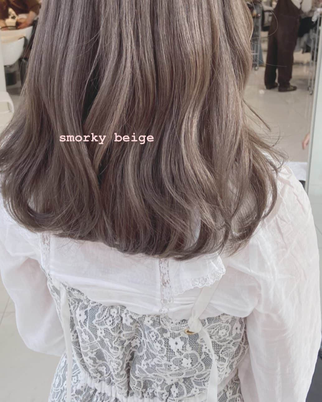 佃加菜さんのインスタグラム写真 - (佃加菜Instagram)「✿ smorky beige ✿ 毛先は重めに♡ゆる〜く巻くのが可愛い✿」4月21日 17時02分 - tsukuda_kana