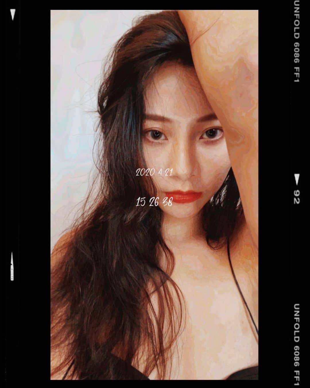 張香香のインスタグラム：「其實我不說 你們應該也不會發現 這張跟限動那張不一樣😀 😂 (沒辦法我想不到要打什麼了🥺)」
