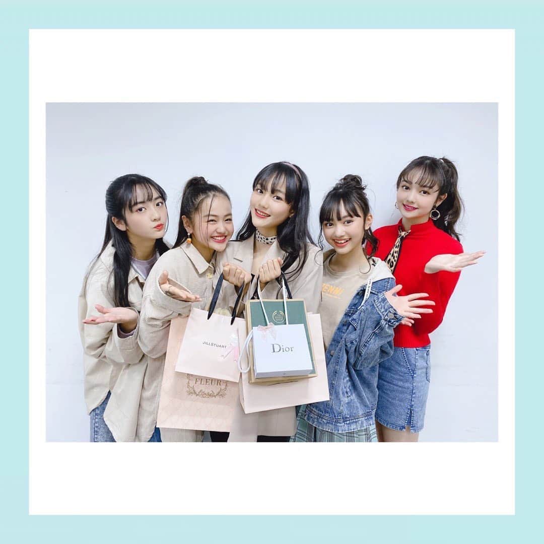 PINK-latte TV (ピンクラテTV) 公式さんのインスタグラム写真 - (PINK-latte TV (ピンクラテTV) 公式Instagram)「【ピンクラテTV #おうち時間 🕰】ㅤㅤㅤ﻿ ﻿ メッセージ💌﻿ from ぴてぃー(@chr8_meu )🍓﻿ ﻿ アリアが、事情があってムービーを撮れなかったので﻿ 代わりにぴてぃーからのメッセージです😛﻿ ﻿ ↓﻿ ﻿ ぴてぃーずのみなさん、こんにちは！﻿ みんなはどんな風に毎日を過ごしていますか？﻿ ﻿ ぴてぃーはお家にいながらも、﻿ リモートワークでやらなくてはいけないお仕事が﻿ 山積みの毎日😭…お家でバタバタしています🙉⚡️﻿ PLTVの集まっての撮影も出来ていないので、﻿ WEBモたちのかわいい顔も見れなくてさみしいです😢﻿ 早くみんなに会いたいなあ…💓﻿ ﻿ でも、そんな中でも﻿ ぴてぃーずからのSNSへのコメントや﻿ YouTubeの反応で、みんなと繋がってると﻿ 感じられるので、とても心の支えになっています🥰﻿ ﻿ 我慢しなくてはならないことや、﻿ いつもとは違うやり方で挑戦しなくてはならないことも﻿ たくさんあって、﻿ 大変な状況ですが…﻿ 自分だけでなく、周りの人達のためにも﻿ お互いを思いやりあって﻿ この困難を乗り越えていきましょうね✨﻿ ﻿ またPLTVからも、ロケ撮影の動画や﻿ ファンの皆さんに会える企画をお届けできる日が﻿ 早く来ることを願っています🌈✨﻿ ﻿ ぴてぃーより♡﻿ ﻿ ー﻿ #stayhome #stayhomestaysafe﻿ #自粛生活 #おうちタイム #家にいよう #家で過ごそう﻿ ー﻿ #PLTV #PINKlatteTV #ピンクラテTV﻿ #ピンクラテWEBモデル #ピンクラテ #ぴてぃーず ﻿ #花田姫佳 #石山えこ #菅井純愛 #松本優菜 #犬飼恋彩﻿ #JCモデル #JSモデル」4月21日 17時18分 - pinklatte_tv