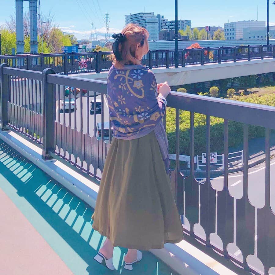 SuperGroupiesのインスタグラム：「#アイナナ コラボアイテム🎁プレゼントキャンペーン開始💨 逢坂壮五モデルのストールが当たるチャンス💜 ⠀ ⠀ 「WiSH VOYAGE」の衣装をモチーフにした模様を ダマスク柄風にデザインしました🧵 ⠀ イメージカラーをベースにした 華やかなカラーリングがとっても素敵✨ ⠀ よく見ると装飾のフォルムもあしらわれており 壮五くんらしさが溢れるアイテムです!! ⠀ ⠀ 応募条件を満たした方の中から抽選で、﻿ 【1名様】にこちらのアイテムをプレゼント🎉﻿ ＝＝＝＝＝＝＝＝＝＝＝＝＝＝＝＝＝＝＝＝＝＝＝﻿ 📌プレゼント商品 アイドリッシュセブン / 逢坂壮五 モデル ストール ＝＝＝＝＝＝＝＝＝＝＝＝＝＝＝＝＝＝＝＝＝＝＝﻿ ⠀ 👆さらに、明日は同モデルの違うアイテムが当たる プレゼントキャンペーンが開催される!? ⠀ 明日の投稿もお楽しみに！🤗 ⠀ ⠀ 🔻応募方法など詳細は、こちらをチェック🔻 ⠀ ⠀ 📌キャンペーン期間 4/21（火）〜4/27（月）23時59分まで﻿﻿ ⠀ ⠀ 📌応募方法 カンタン2ステップで応募できます！ ─────────────────────﻿ 1️⃣SuperGroupies 公式アカウント（ @supergroupies ）をフォロー﻿ 2️⃣この投稿を「いいね！」 ─────────────────────﻿⠀⠀⠀⠀⠀⠀⠀ ⠀ ⠀ 📌注意事項 ・当選者には当店のアカウントからDMをお送りします。 ・当選商品は撮影に使用したサンプル品も含まれます。ご了承のほどお願いいたします。⠀ ・当選商品の発送は日本国内に限らせていただきます。﻿ ・当選した方はこちらのアカウント・ライブ配信にて紹介させていただく場合がございます。」