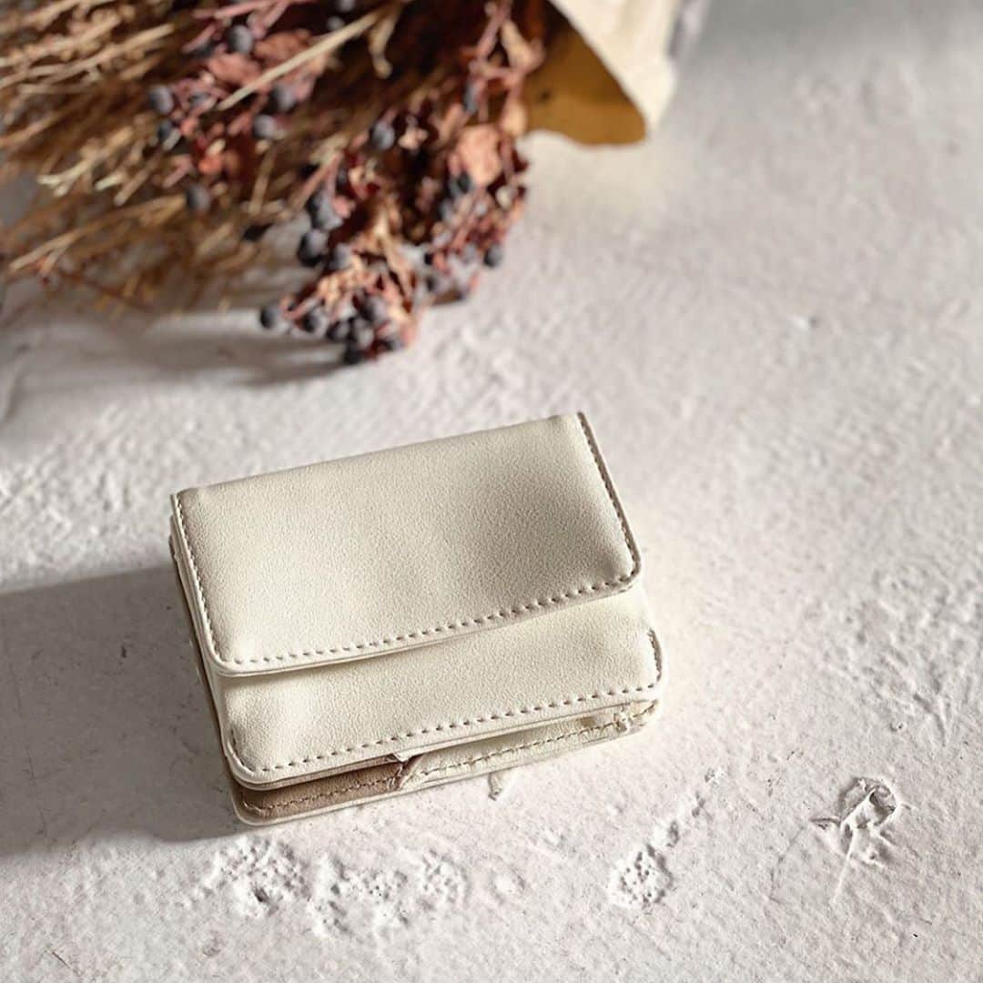 ungrid_minamiのインスタグラム：「. あしたからrunwayではノベルティ♡ キャッシュレスのこの時代だからこそコンパクトは魅力的✨👏 @ungrid_staffsnap @ungrid_official #ungrid」