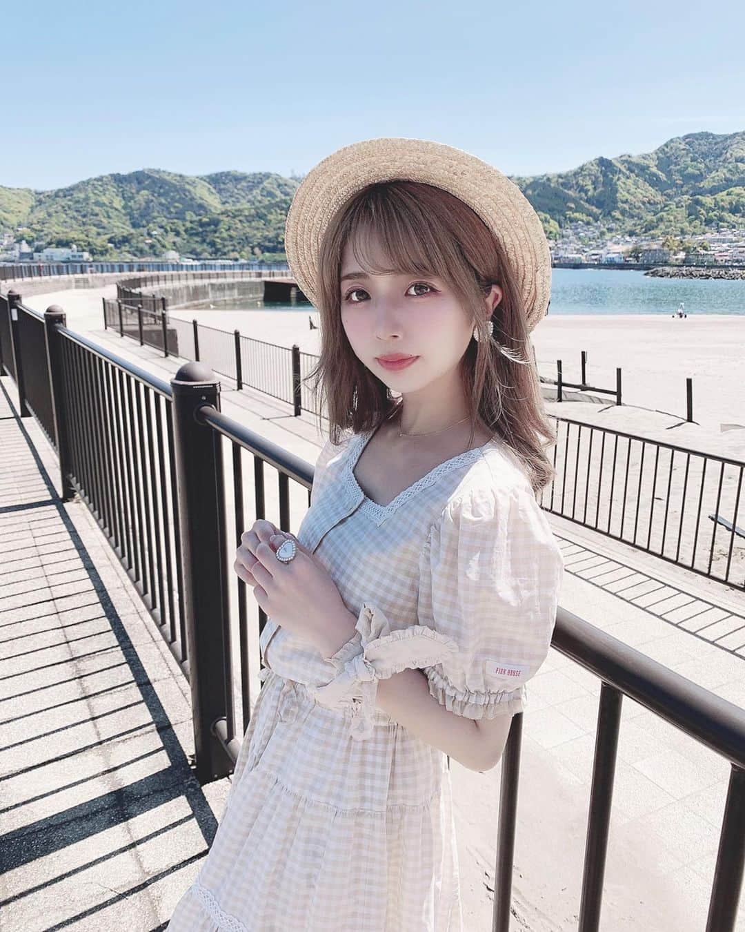 エリンコさんのインスタグラム写真 - (エリンコInstagram)「👒 . ♡お知らせ♡ . 今回PINKHOUSEで私がデザインさせて頂いた お洋服たちが明日から発売されます🎶 . テーマは『natural series 』🕊 . 今回のテーマはナチュラル。 自然にありのままに。 着飾ることを少しお休みさせてリラックス… 1枚でもカワイイアイテムを考えました♡ . オンライン先行販売商品の新作が 4月22日(水)～販売スタート‼ . PINK HOUSE WEB SHOP　0：00～ タカシマヤファッションスクエア ZOZOTOWN　18：00～ 発売です🍀 . #PINKHOUSE #ピンクハウス  #erinkodirection」4月21日 18時07分 - erinko0315