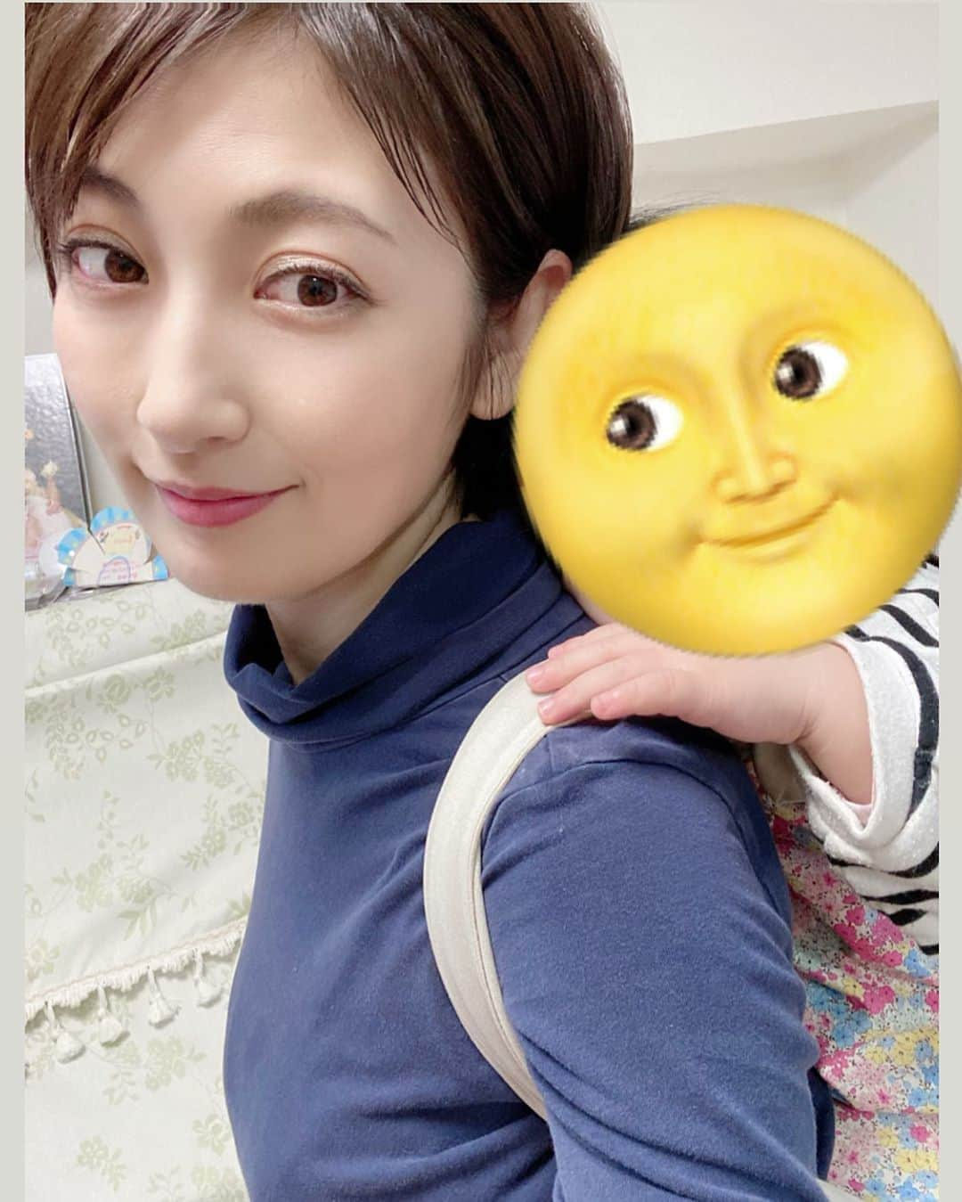 熊田曜子さんのインスタグラム写真 - (熊田曜子Instagram)「@wawrap_official おんぶバージョン✨ ママと近い目線になってご機嫌でいてくれるから この状態で家事をしてるよ🍳 長い時間、抱っこやおんぶをするのは大変だけど 子育てエクササイズだと思って頑張る💪 でも頑張れないこともあって・・・ YouTube熊田曜子チャンネルでは 子育てしてみて分かった母親の現実を語ってるよ🎤 ながら見で聞き流してね☺️ #子育て　#ワラップ　#おんぶ紐　#育児　#YouTube #熊田曜子チャンネル　#Q&A」4月21日 18時01分 - kumadayoko