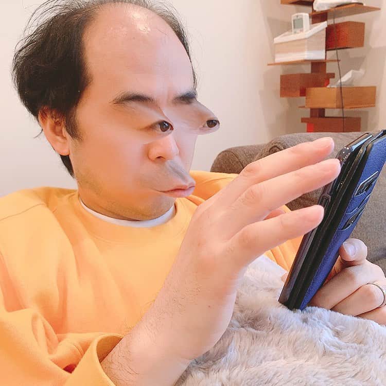 斎藤司のインスタグラム：「自粛でずっと携帯みてたらこれだよ。 テレビ見すぎてアボカドになったよ。どゆこと？ みんなも気をつけてね。 目飛び出たよ。  #おうち時間 #梨泰院class  #あと3話泣 #もう終わるよ #netflix  #梨泰院行きたい #おもろいドラマ教えてほしい」