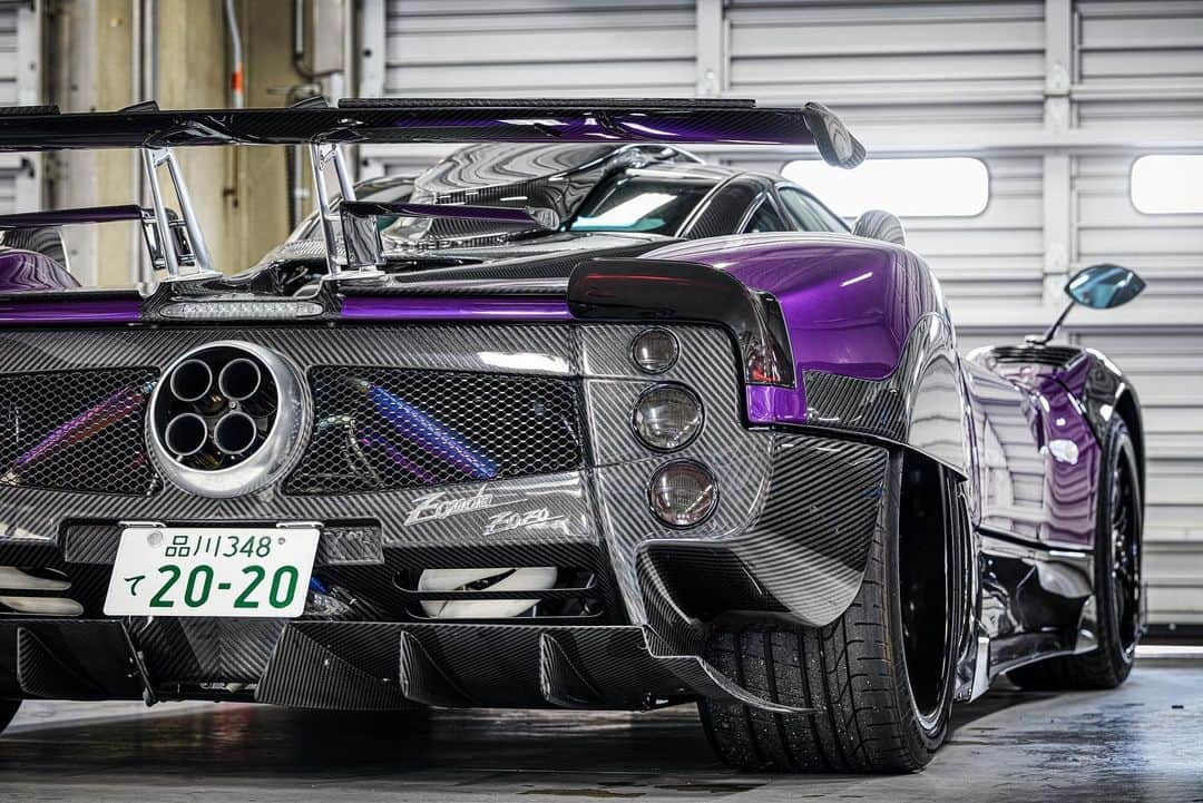 前澤友作のインスタグラム：「carbon  #mzsupercar #supercar #hypercar #pagani #zonda #zondazozo #zonda760 #zondarevolucion #スーパーカー #パガーニ #ゾンダ #ゾンダゾゾ #ゾンダzozo #ゾンダレボリューション」