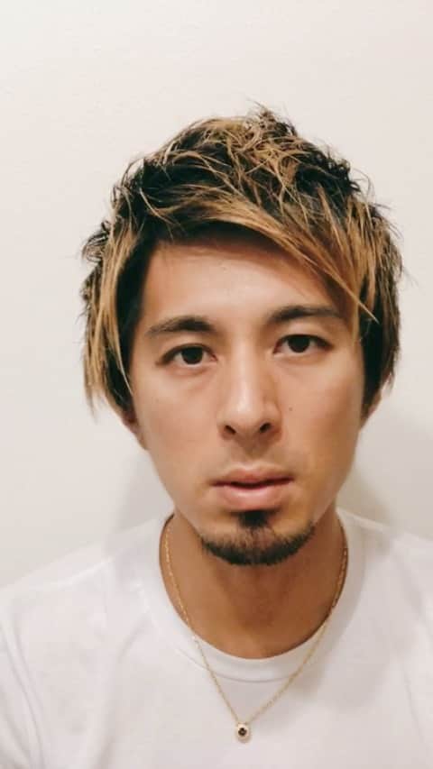 のインスタグラム：「新型コロナウイルスの影響で東京オリンピックの延期だけでなく全世界の全ての人々へ影響が拡大しています。 感染拡大防止に向けて危険を顧みず最前線で戦ってくださっている医療従事者の皆様をはじめとした全ての皆様、本当にありがとうございます。 多くの皆さんが"今できること"として自粛活動を呼びかけ、それぞれが意識持った行動が日々続いています。 この行動が収束に向けて力になってくれることを祈っています。  今だからこそ考えることも考える時間も多いわけですが意識するかしないかに関わらず、私たちは様々なリスクと共存し、それを許容し、それぞれがそれぞれの役割を果たして安全が保障された社会で生活しています。  この騒動を通して理解したものを時間が経ったとしても軽視せずに思い続け行動できるようになることが本当の意味でのできることなのかなと思う。 正しい情報を正しく理解し本当に今すべきことはなんなのか考えるべきだと思う。  そうしてこの危機を乗り越えることができれば本当の意味での明るい未来が待っているのではないかと思う。 今できることを続けていこう！  #いまスポーツにできること #SportsAssistYou #Thanks #Stayhome  #StayStrong #Keepgoing」