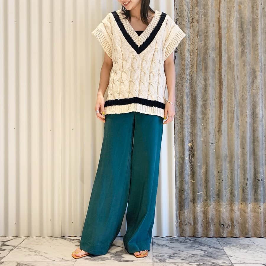 のインスタグラム：「【MAISON EUREKA / メゾンエウレカ】 中津ゆりかがデザインするドイツ・ベルリンのブランド。 MAISONはドイツ語で「家」、EUREKAは古代ギリシャ語で「ひらめき」を意味し、「デザイナーの家であり、アトリエである場所で、ひらめきによって生み出されるもの」がコンセプト。 アイテムにとらわれず、ひらめいたものを形にし展開しています。  MARINE COLLAGE VEST No.20080410003610 ¥39,000+tax  お問い合わせ先 JOURNAL STANDARD 表参道 LADIES TEL：03-6418-7958  現在、表参道店含め、休業している店舗がございます。 詳しくは公式サイトよりご確認下さい。  #journalstandard #js #omotesando #ladies #MAISONEUREKA #2020ss #fashion #tokyo @journalstandard.jp」