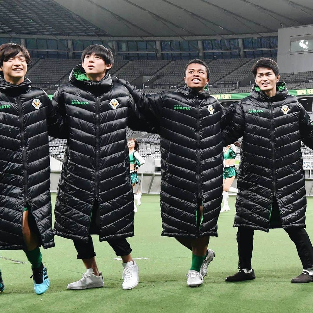 東京ヴェルディさんのインスタグラム写真 - (東京ヴェルディInstagram)「写真でPLAY BACK②東京ヴェルディ在籍選手の東京ヴェルディでのプロデビュー戦をプレーバック！  昨シーズンにＪリーグデビューを飾った #藤田譲瑠チマ 選手。 . ⚽2019明治安田生命Ｊ２リーグ 第32節 9.14（土）アルビレックス新潟戦 86分交代出場  悔しい引き分けとなったこの一戦で、ユース世代との差を認識し意識を高めた藤田選手。 41節ではホームデビュー、最終節ではフル出場を果たし、今季初戦でもスタメンを奪取しました。 持ち味でもある声出しにも注目して、今後の成長を見届けてください！ . 🗯激励メッセージもよろしくお願いします👊  #Ｊリーグデビュー #東京ヴェルディユース #昇格 #二種登録 #ルーキー #東京ヴェルディ #ヴェルディ #tokyoverdy #verdy #東京 #tokyo」4月21日 18時41分 - tokyo_verdy