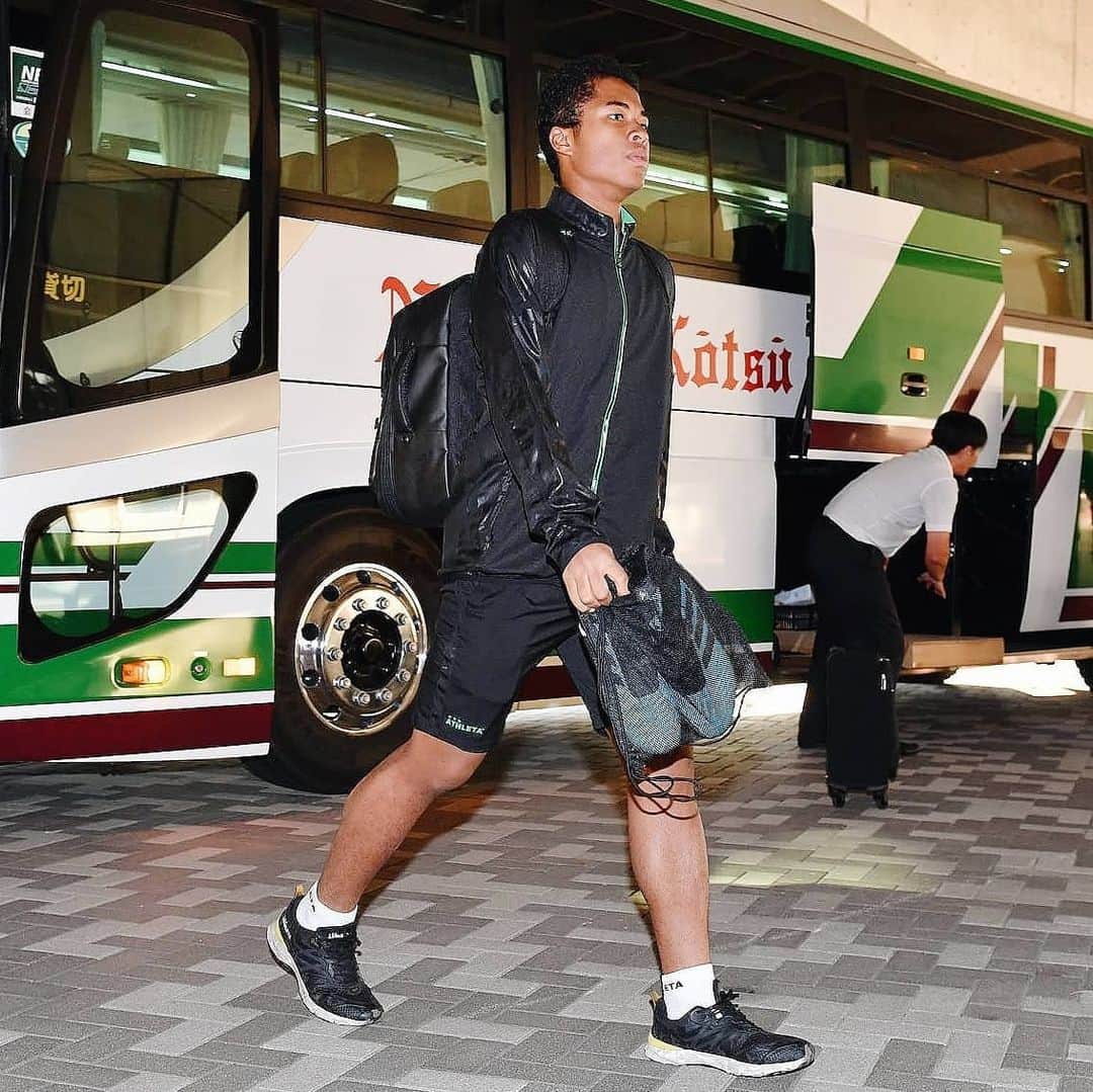 東京ヴェルディさんのインスタグラム写真 - (東京ヴェルディInstagram)「写真でPLAY BACK②東京ヴェルディ在籍選手の東京ヴェルディでのプロデビュー戦をプレーバック！  昨シーズンにＪリーグデビューを飾った #藤田譲瑠チマ 選手。 . ⚽2019明治安田生命Ｊ２リーグ 第32節 9.14（土）アルビレックス新潟戦 86分交代出場  悔しい引き分けとなったこの一戦で、ユース世代との差を認識し意識を高めた藤田選手。 41節ではホームデビュー、最終節ではフル出場を果たし、今季初戦でもスタメンを奪取しました。 持ち味でもある声出しにも注目して、今後の成長を見届けてください！ . 🗯激励メッセージもよろしくお願いします👊  #Ｊリーグデビュー #東京ヴェルディユース #昇格 #二種登録 #ルーキー #東京ヴェルディ #ヴェルディ #tokyoverdy #verdy #東京 #tokyo」4月21日 18時41分 - tokyo_verdy