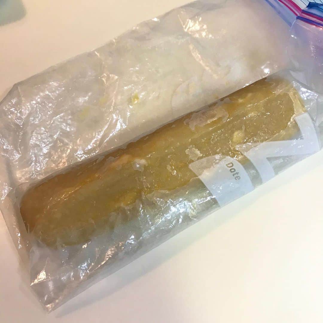 野口綾子さんのインスタグラム写真 - (野口綾子Instagram)「とうとうクッキー生地を冷凍保存しだす人🤣👈 パルシステムだから、キャベツ、小松菜、ほうれん草、きのこ、なんでも冷凍してあるんだけど。とうとうお菓子に手ぇ出した笑  #手作りお菓子 #クッキー #冷凍クッキー生地」4月21日 18時42分 - ayako__n