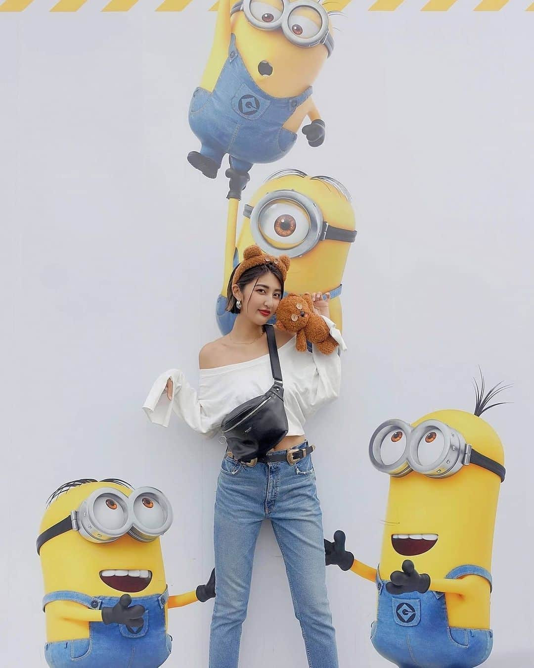 Lisaのインスタグラム：「. 過去の写真をあさってたら なにげにユニバこのとき以来行ってなかった🤔笑 . 2年前か3年前のハロウィン？🎃 . さて晩御飯つくろー🙋🏼‍♀️🙋🏼‍♀️🙋🏼‍♀️🥳🥳🥳 #ユニバ#ミニオン#黄色キャラクター大好き」