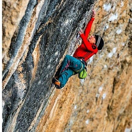 ミナ・マルコヴィッチさんのインスタグラム写真 - (ミナ・マルコヴィッチInstagram)「Scrolling up some good, old climbing pictures. ... Just wanna go. Climb outside. 💕... . #staystrong #staymotivated #soon 👊 . Foto: @lukafonda . @lasportivagram @climbskinspain @postanivojak @plusclimbing  @ars_pharmae」4月21日 19時15分 - miiiinam