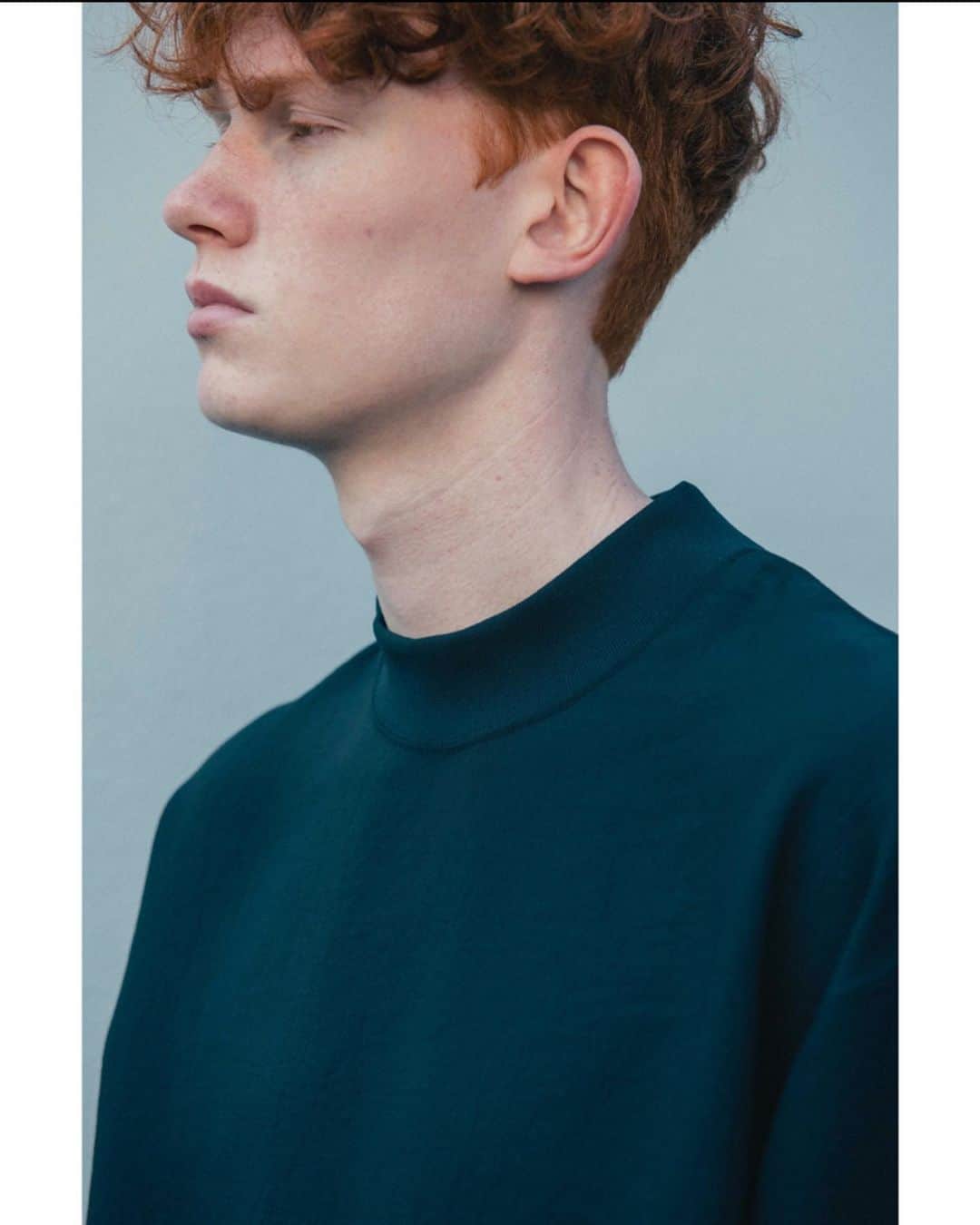 UNITED ARROWS & SONSさんのインスタグラム写真 - (UNITED ARROWS & SONSInstagram)「ㅤㅤㅤㅤㅤㅤㅤㅤㅤㅤㅤㅤㅤ 【 STAY HOME RECOMMENDED ITEMS 】 < UNITED ARROWS & SONS by DAISUKE OBANA >  家でも着れて、そのまま外出できるくらいレンジが広く、無駄のないデザインを意識して作られたコレクション。 快適な着心地で動きやすく、シワにもなりづらい。また型崩れもしにくく乾きやすい素材を採用しています。 シンプルながらもルーズ過ぎず、エレガントに仕上げたこのコレクションは、ルームウェアとしても最適です。ㅤㅤㅤㅤㅤㅤㅤㅤㅤㅤㅤㅤㅤ ぜひお楽しみください。  A collection of elegant designs with a wide range that can be worn both at home and outdoors. It is comfortable to wear, easy to move, and hard to wrinkle. It's hard to lose its shape, and the material is easy to dry. Please enjoy the best collection as room wear.  #UnitedArrowsAndSonsByDaisukeObana  #DaisukeObana #UnitedArrows #UnitedArrowsAndSons」4月21日 19時26分 - unitedarrowsandsons