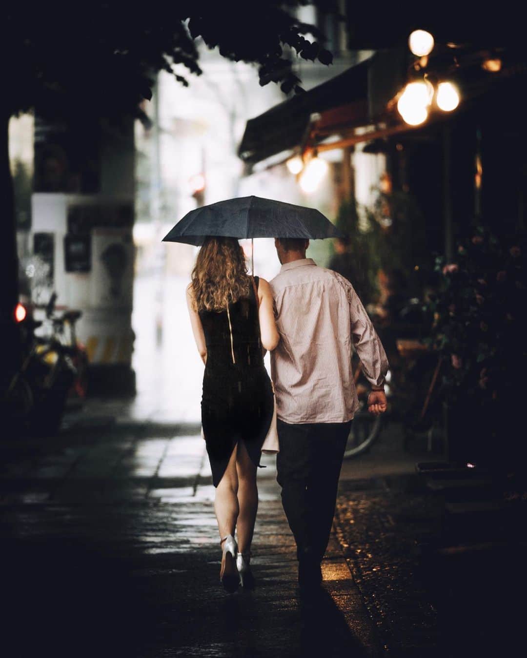 Thomas Kakarekoさんのインスタグラム写真 - (Thomas KakarekoInstagram)「from a distant memory  Sharing a selection of some my favorite rain shots today. Still deeply fascinated by how the rain clears the streets, giving cities a feeling of empty isolation. The more dramatic it gets, the more visually pleasing and memorable the pictures. From 1 to 5, let me know what’s your favorite from this set. #berlin」4月21日 19時21分 - thomas_k