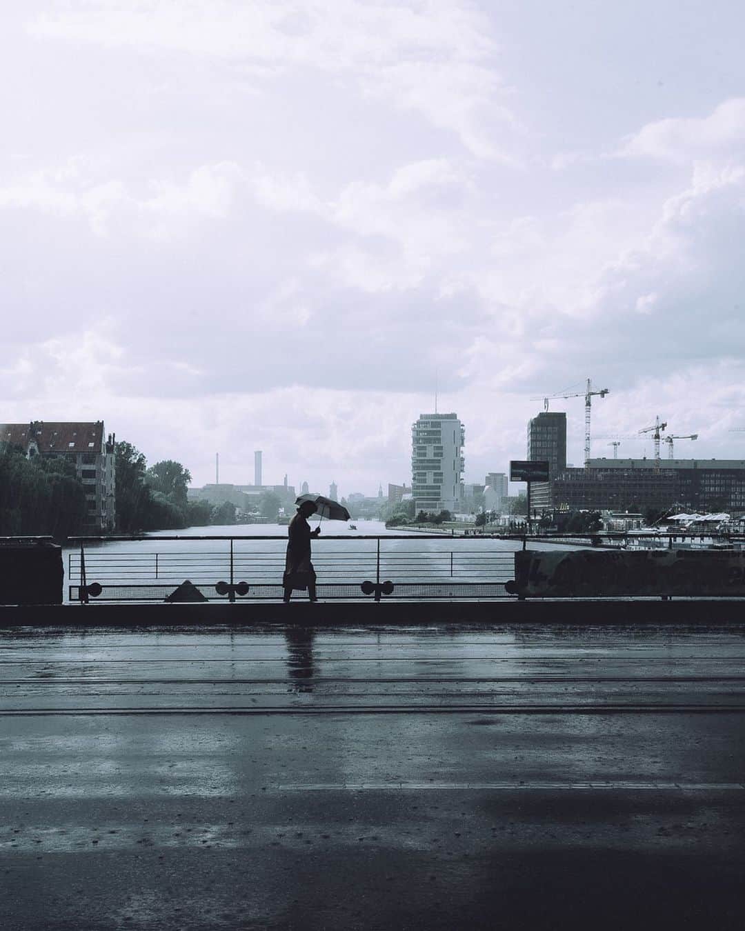 Thomas Kakarekoさんのインスタグラム写真 - (Thomas KakarekoInstagram)「from a distant memory  Sharing a selection of some my favorite rain shots today. Still deeply fascinated by how the rain clears the streets, giving cities a feeling of empty isolation. The more dramatic it gets, the more visually pleasing and memorable the pictures. From 1 to 5, let me know what’s your favorite from this set. #berlin」4月21日 19時21分 - thomas_k