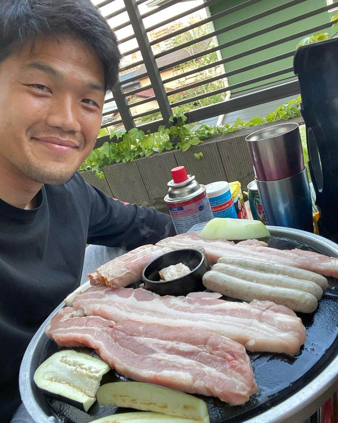 チョン・ソンリョンさんのインスタグラム写真 - (チョン・ソンリョンInstagram)「#솥뚜껑삼겹살  맛있게 저녘 드세요! 신라면한사발! #さむぎょぷさる🐷  #おいしく食べよう #집콕🏠 #코로나이겨내는음식 #💙」4月21日 19時34分 - jung.sung.ryong