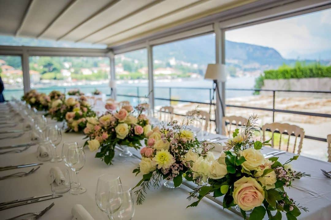 平山美春さんのインスタグラム写真 - (平山美春Instagram)「イタリア🇮🇹コモ湖での結婚式💒 ※2019年9月の写真です . 世界中から式に来てくれた方たちをもてなす為に、プチパーティーを✨ 7月に訪れたドンペリで購入した、一番大きいサイズ・マチュザレム(通常ボトルの8本分)をウェルカムドリンクに🥂 この日のために食事制限をしていたので、この時ようやく気を抜いて飲んで食べて、みんなと楽しく乾杯することができました😊✨ . #wedding #weddingdress  #hautecouture #hautecouturedress #altamoda  #dolcegabbana #dress  #couture #couturedress  #weddingphotography  #como #comolake  #weddinginitaly  #beautifuldress #beautiful  #weddingparty  #結婚式 #挙式 #イタリア挙式  #ウェディングドレス #ウェディング #ウェディングフォト  #イタリア #コモ湖」4月21日 19時26分 - miharuhirayama