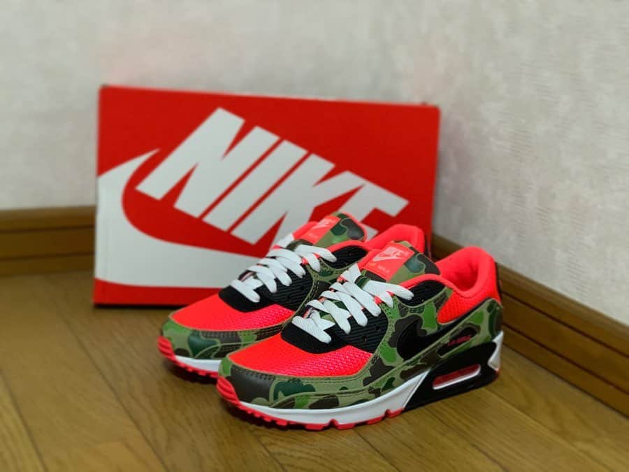 のインスタグラム：「「NIKE AIR MAX 90 SP "DUCK CAMO"」👟🦆. . 今年のairmax dayに出たやつね！派手ね！早く履きたいね！ . . 「ガリガリくんの新作を追い続けるのが唯一の趣味というイレギュラーさを持ち合わせてる理系女子」のような一足。 . . . #空想キックス」