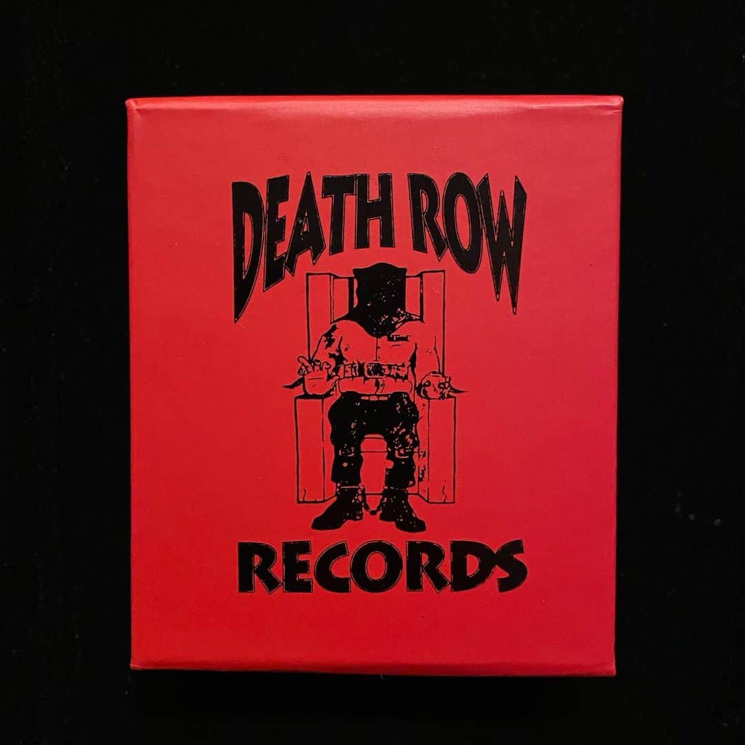 GROW AROUNDさんのインスタグラム写真 - (GROW AROUNDInstagram)「KING ICEとDEATH ROW RECORDSとのコラボアイテム🪑Webアップ完了しました🚀 #KingIce #DeathrowRecords #GrowAround」4月21日 19時39分 - growaround