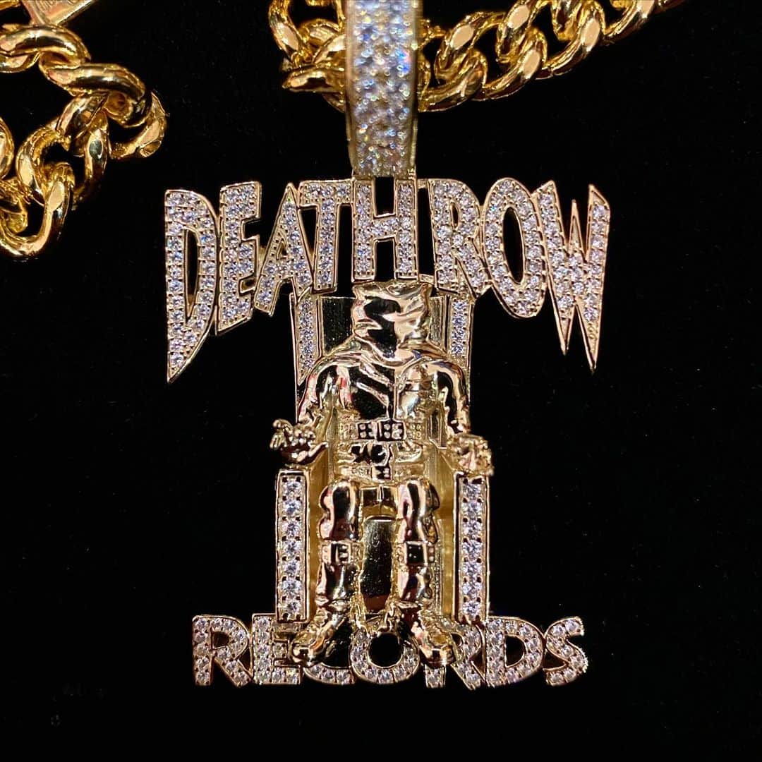 GROW AROUNDさんのインスタグラム写真 - (GROW AROUNDInstagram)「KING ICEとDEATH ROW RECORDSとのコラボアイテム🪑Webアップ完了しました🚀 #KingIce #DeathrowRecords #GrowAround」4月21日 19時39分 - growaround