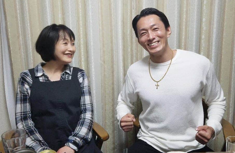 黒石高大のインスタグラム：「オカンと恋愛相談したから 暇潰しに見てください押忍  https://t.co/q11QmhMZB0　よろしくどーぞ #恋愛相談」