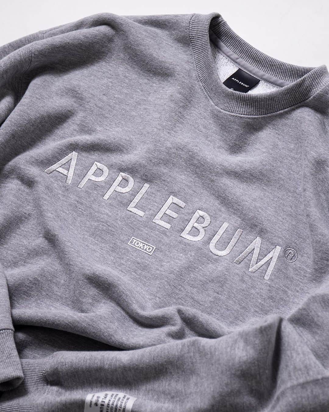 アップルバムさんのインスタグラム写真 - (アップルバムInstagram)「"Embroidery Logo"  #applebum #gray #crewsweat」4月21日 19時53分 - applebum_tokyo