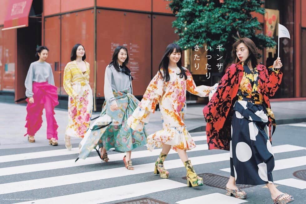 石田夢実さんのインスタグラム写真 - (石田夢実Instagram)「花椿No.827夏・秋号に掲載して頂いています。 このご時世ですがどれも素敵なページになっていますのでお時間ある際に是非チェックして頂きますと嬉しいです。 #花椿#資生堂#shiseido」4月21日 20時09分 - yumemi_ishida
