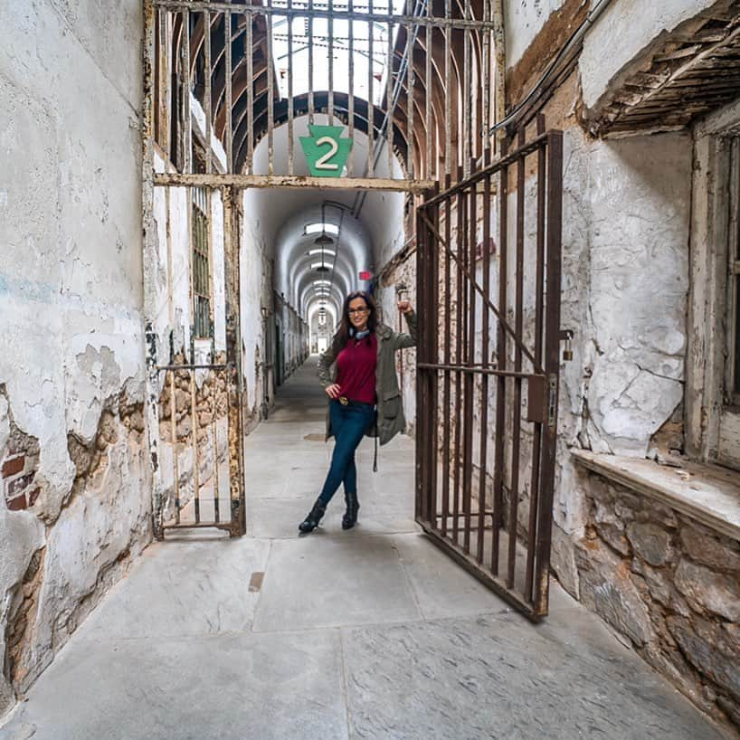 リサ・アンさんのインスタグラム写真 - (リサ・アンInstagram)「#lookingback #2019 That day wandering around the @easternstate in Philly. We all have the photos of our past adventures to hold us down before we are out & about exploring again.. #easternstatepenitentiary」4月22日 1時37分 - thereallisaann