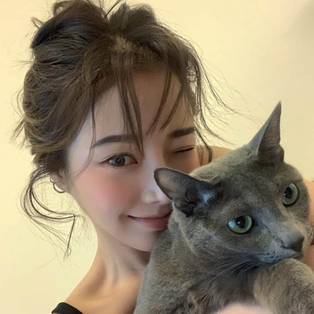 トキさんのインスタグラム写真 - (トキInstagram)「응 이제 씻을라ㄱ...😏♥️🤍♥️😸」4月21日 20時35分 - minhee_jjjj