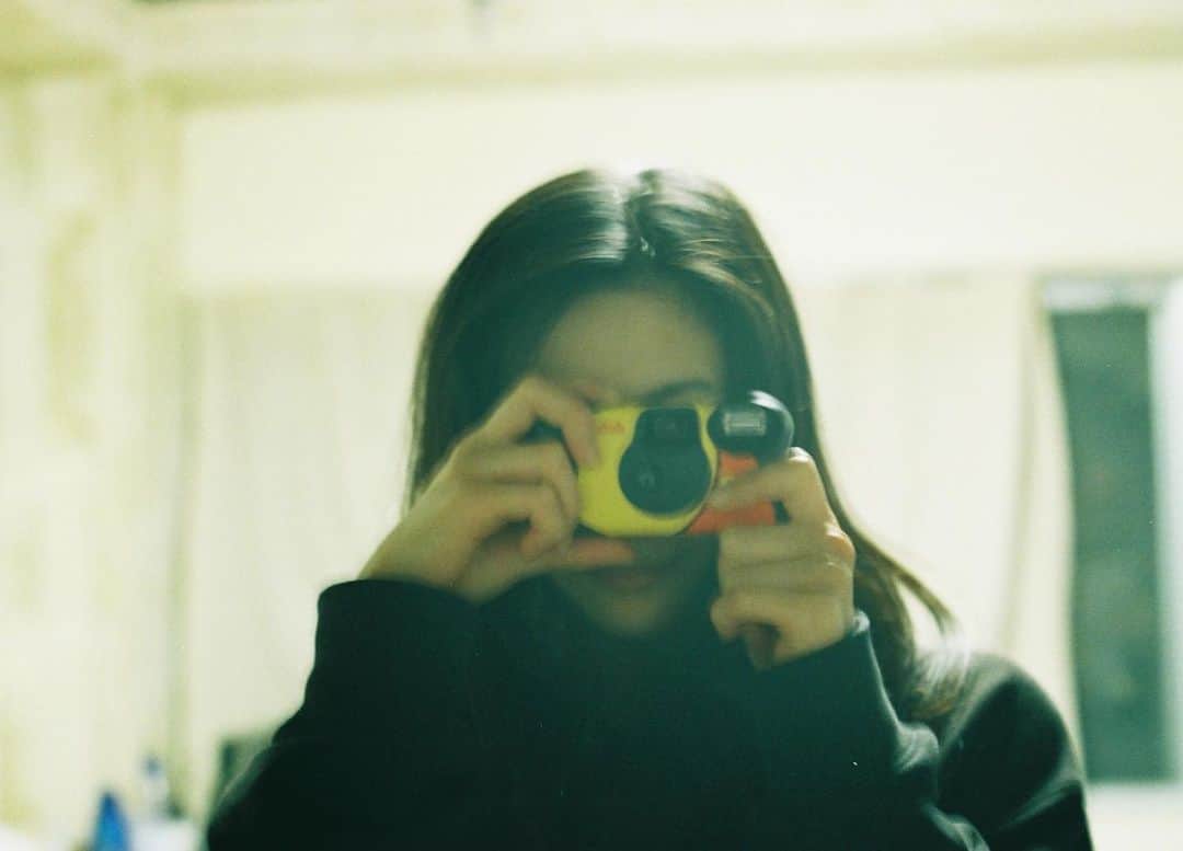 のインスタグラム：「Hi :)) #selfieonfilm」
