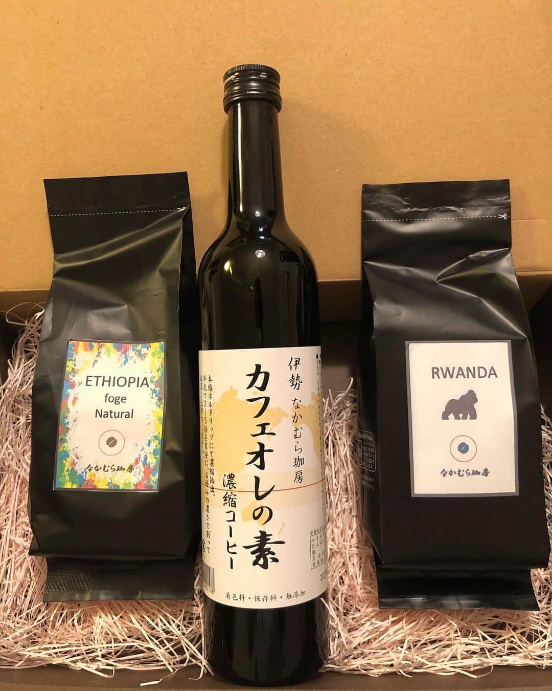 森下俊のインスタグラム：「@nakamuracoffee.jp ☕️ 地元伊勢市のお店。 少しでも力になれたら。 伊勢志摩サミットで珈琲を『お・も・て・な・し』したそうです。 香り、風味、口当たり抜群。 珈琲が苦手な方はカフェオレの素もあるので大丈夫。 ホームページから取り寄せ可能です。 今こそ助け合い。 @koyamahata11 の紹介です。 #珈琲#カフェオレ#なかむら珈房#伊勢市#おうち時間#リラックス#食後の#コーヒータイム#今こそ助け合い」