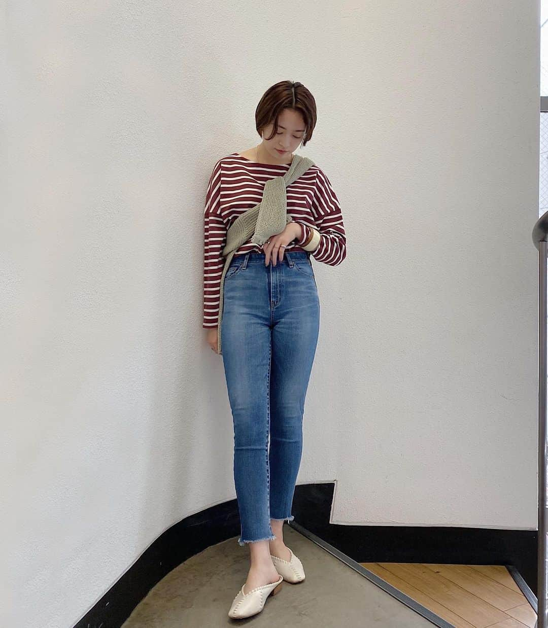 Ungrid staff snapさんのインスタグラム写真 - (Ungrid staff snapInstagram)「. ''町田モディ店 MINA 165cm '' . 定番の Ungrid denimがブラッシュアップして遂に 明日4/22(水)〜発売❗️ トップスはすっきりとインすることでスタイルアップ効果抜群✔︎ カジュアルもレディライクも合わせやすい一本です👖 . #ハイウエストフレイドヘムストスリ ブルー/24インチ ¥15,400(tax in) . #サイドスリットボーダーロングスリーブTee ボルドー ¥5,390(tax in) . @ungrid_staffsnap #TOPページURLよりチェック✔︎ . アイテム詳細はタグをご覧下さい🏷 . #ungrid #ungrid_staffsnap #ungriddenim #casual #code #styling #staff #ungriddenim #カジュアル #スタッフ #コーデ #スタイリング #ハイウエスト #カットオフ #レイヤード」4月21日 20時52分 - ungrid_staffsnap