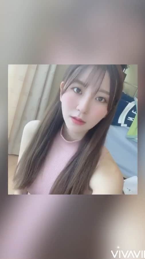 のインスタグラム：「こんにちは ． 久々の動画投稿です！ インスタでは初めてです？🤔笑 ． 自宅待機を始めてから 2週間ほどが経過をしました。 ． 感染する不安はなくなったものの このまま怠けていてはいけない気がして この動画を投稿してます！ ． 色んなことを投稿できたらなぁと思います！ ぜひ、お立ち寄りください🥳 #stayhome  #おうち時間  #おうちで過ごそう  #ヨガ #ポジティブお家時間 #お家でできるアンナコト・コンナコト」