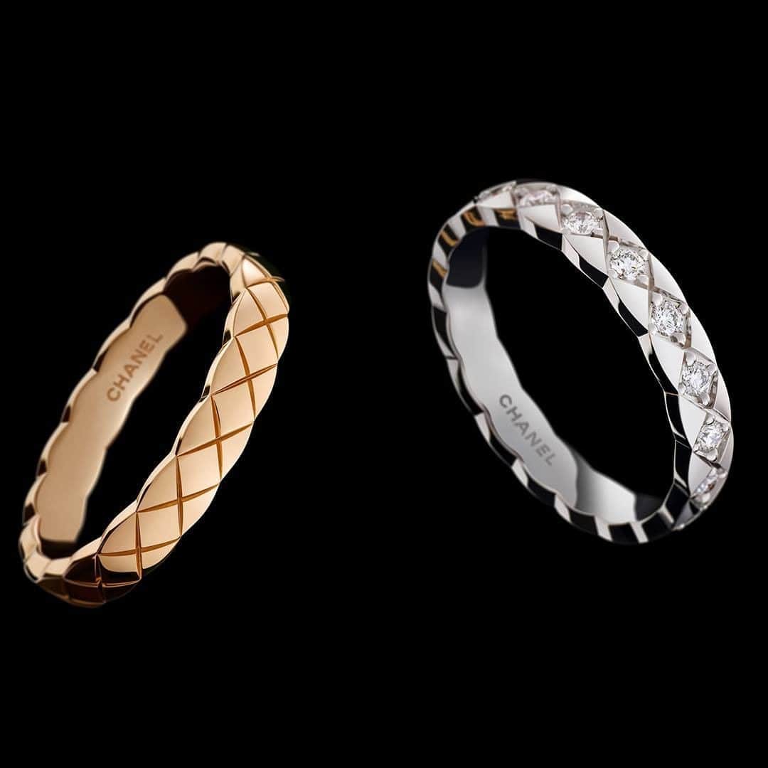シャネルさんのインスタグラム写真 - (シャネルInstagram)「COCO CRUSH MINI. Even slimmer, the mini versions of the COCO CRUSH collection rings can be worn stacked — or separately on every finger. #COCOCRUSH #CHANELFineJewelry Discover the COCO CRUSH Fine Jewelry Collection Link in bio」4月21日 21時01分 - chanelofficial