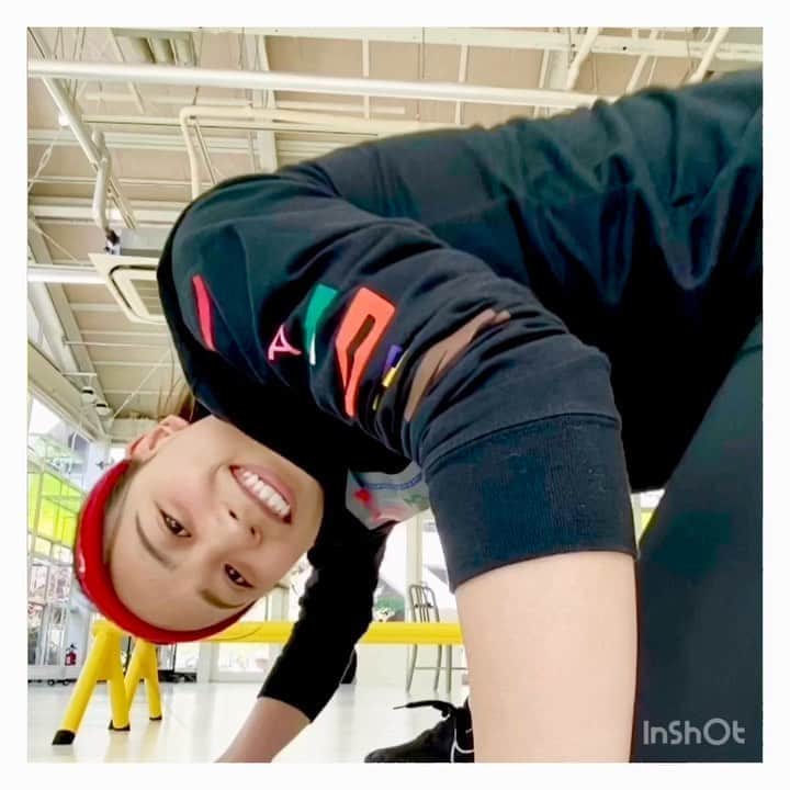 のインスタグラム：「“ #gymnastics #handstand #handstandwalk #nike #体操 #倒立 #逆立ち #ナイキ #🤸🏽‍♀️ #✔️ . . . 倒立バーで逆立ち！初挑戦！ 少しだけど止まれた☺️👍🏽」