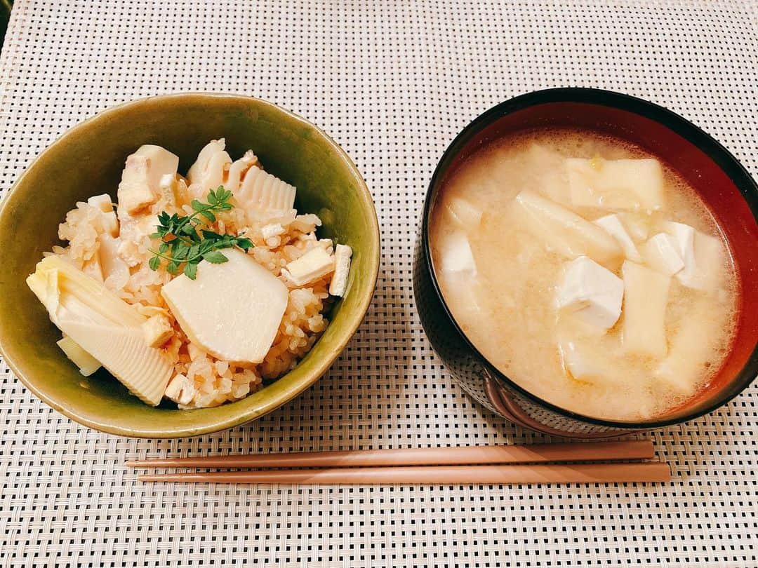 里美ゆりあのインスタグラム：「今日はタケノコご飯作ってみた(o^^o)♪ 😋🍴🎶美味しい〜♡♡ #タケノコご飯 #たけのこ #たけのこご飯  #おうち時間  #おうちごはん  #手作りごはん」