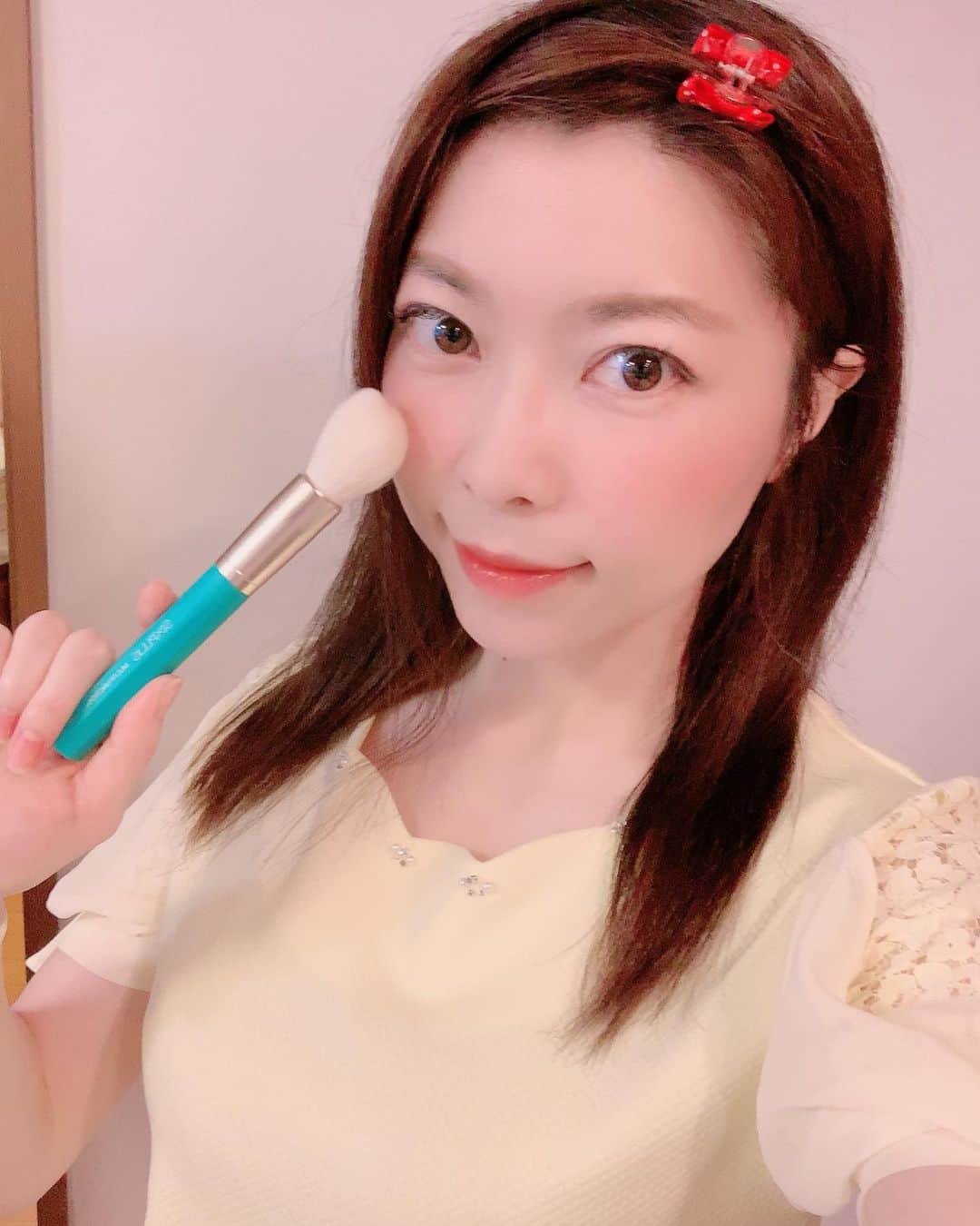 DJ MIYAさんのインスタグラム写真 - (DJ MIYAInstagram)「やっほにゃーん❤️元気？(^ ^)インスタでも話題のMakeup BrushのSIXPLUSさんから、新作ー！八角メイクブラシ 7本を送って頂きましたーぁぁ❤️❤️❤️ .  めっちゃblueっぽいgreenのデザインが可愛すぎてきゅーん⭐︎(o^^o) . designerはRussiaのバロック様式の建築物から得たインスピレーションでこのブラシセットをデザインされたのだそうです❤️ .  Eyemakeも、このbrushでpinkのgradationもやってみたぁ💗 . Cheekにも、柔らかくて粉が均一に付けやすい💗 ふわふわー！ .  持っているだけで、テンションが上がってきます❤️(^ ^) 素敵なMake brushをありがとうございます😊💗 .  @sixpluscosmeticsjapan  @sixpluscosmetics . .  #PR #SIXPLUS #SIXPLUSブラシ #メイクブラシ  #コスメ #美容 #コスメ好き #メイク好き #メークアップ #メイク大好き #コスメマニア #美容マニア #今日のコーデ #今日のメイク #メイク #メイクアップ #コスメブロガー #旅インスタグラマー #インスタグラマー #インフルエンサー #旅ブロガー #美容ブロガー #コーディネート #今日のコーディネート #インフルエンサー #ビュースタグラマー #ビューティー #楽天市場  #メイクブラシセット #makebrush #フェイスブラシ」4月21日 21時46分 - dj_miya
