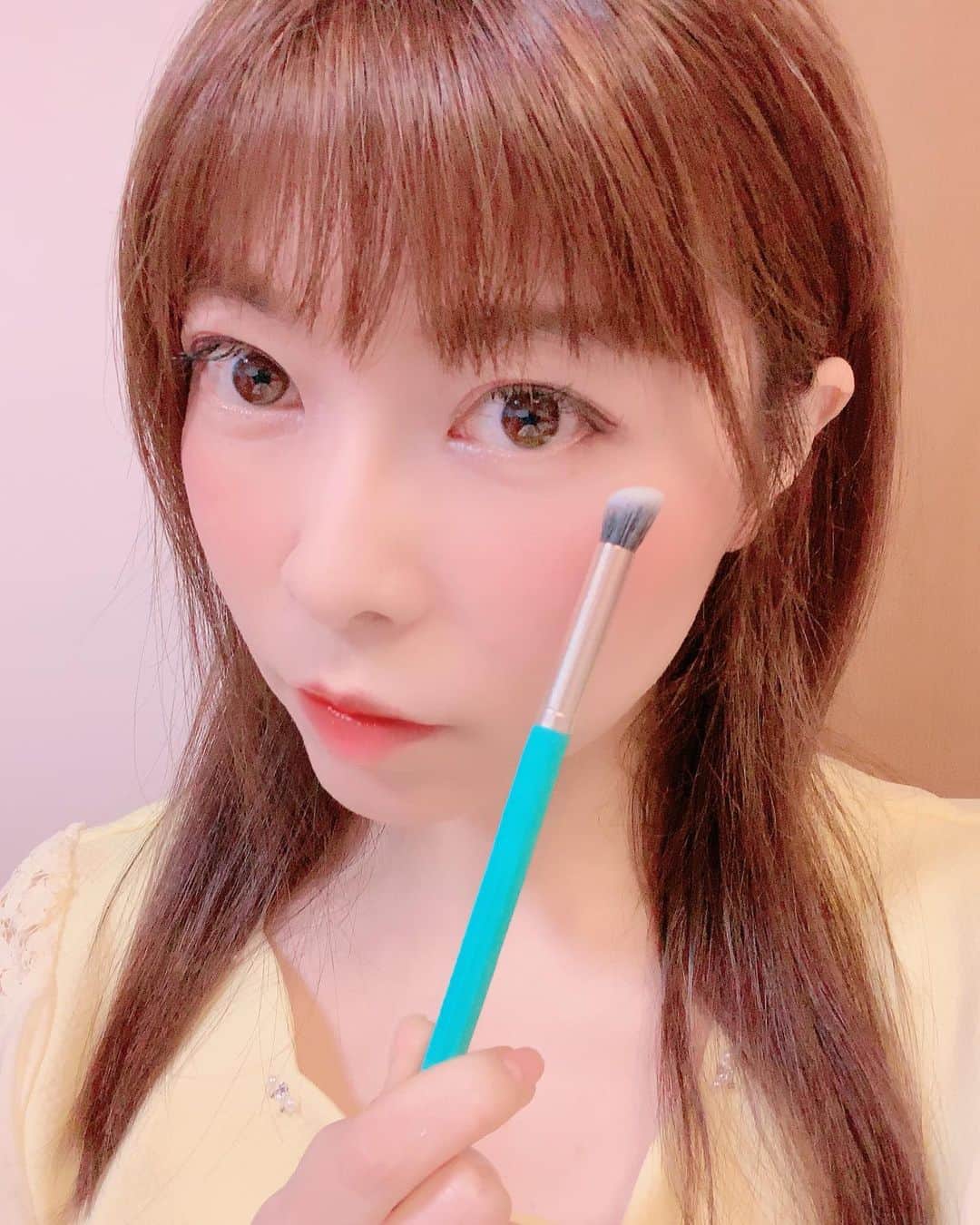 DJ MIYAさんのインスタグラム写真 - (DJ MIYAInstagram)「やっほにゃーん❤️元気？(^ ^)インスタでも話題のMakeup BrushのSIXPLUSさんから、新作ー！八角メイクブラシ 7本を送って頂きましたーぁぁ❤️❤️❤️ .  めっちゃblueっぽいgreenのデザインが可愛すぎてきゅーん⭐︎(o^^o) . designerはRussiaのバロック様式の建築物から得たインスピレーションでこのブラシセットをデザインされたのだそうです❤️ .  Eyemakeも、このbrushでpinkのgradationもやってみたぁ💗 . Cheekにも、柔らかくて粉が均一に付けやすい💗 ふわふわー！ .  持っているだけで、テンションが上がってきます❤️(^ ^) 素敵なMake brushをありがとうございます😊💗 .  @sixpluscosmeticsjapan  @sixpluscosmetics . .  #PR #SIXPLUS #SIXPLUSブラシ #メイクブラシ  #コスメ #美容 #コスメ好き #メイク好き #メークアップ #メイク大好き #コスメマニア #美容マニア #今日のコーデ #今日のメイク #メイク #メイクアップ #コスメブロガー #旅インスタグラマー #インスタグラマー #インフルエンサー #旅ブロガー #美容ブロガー #コーディネート #今日のコーディネート #インフルエンサー #ビュースタグラマー #ビューティー #楽天市場  #メイクブラシセット #makebrush #フェイスブラシ」4月21日 21時46分 - dj_miya