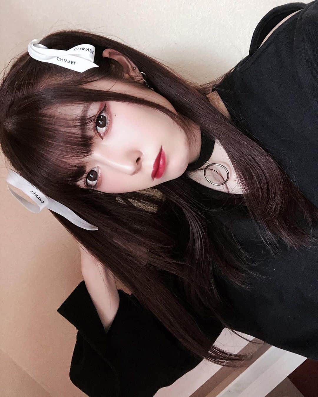 日下部美愛のインスタグラム：「メンヘラ？地雷風？メイクです お昼の配信でやってみたやつです〜 ちょっとバンギャっぽくなっちゃった . . #メンヘラメイク #photo #japan #model #me #hair #fashion #makeup #selfie #followme #instagood #camera #instadaily #dailylook #selfie #한국 #맞팔 #사진 #데일리 #데일리룩 #인스타사진 #인스타그램 #일본인 #패션」