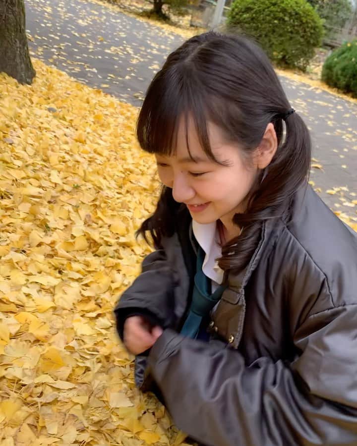 小松もかのインスタグラム：「大変な時期ですが、お元気ですか？ 私は元気です。家にずっといるのが得意なようです。私の友達はお絵描きしたりしているそうです。」