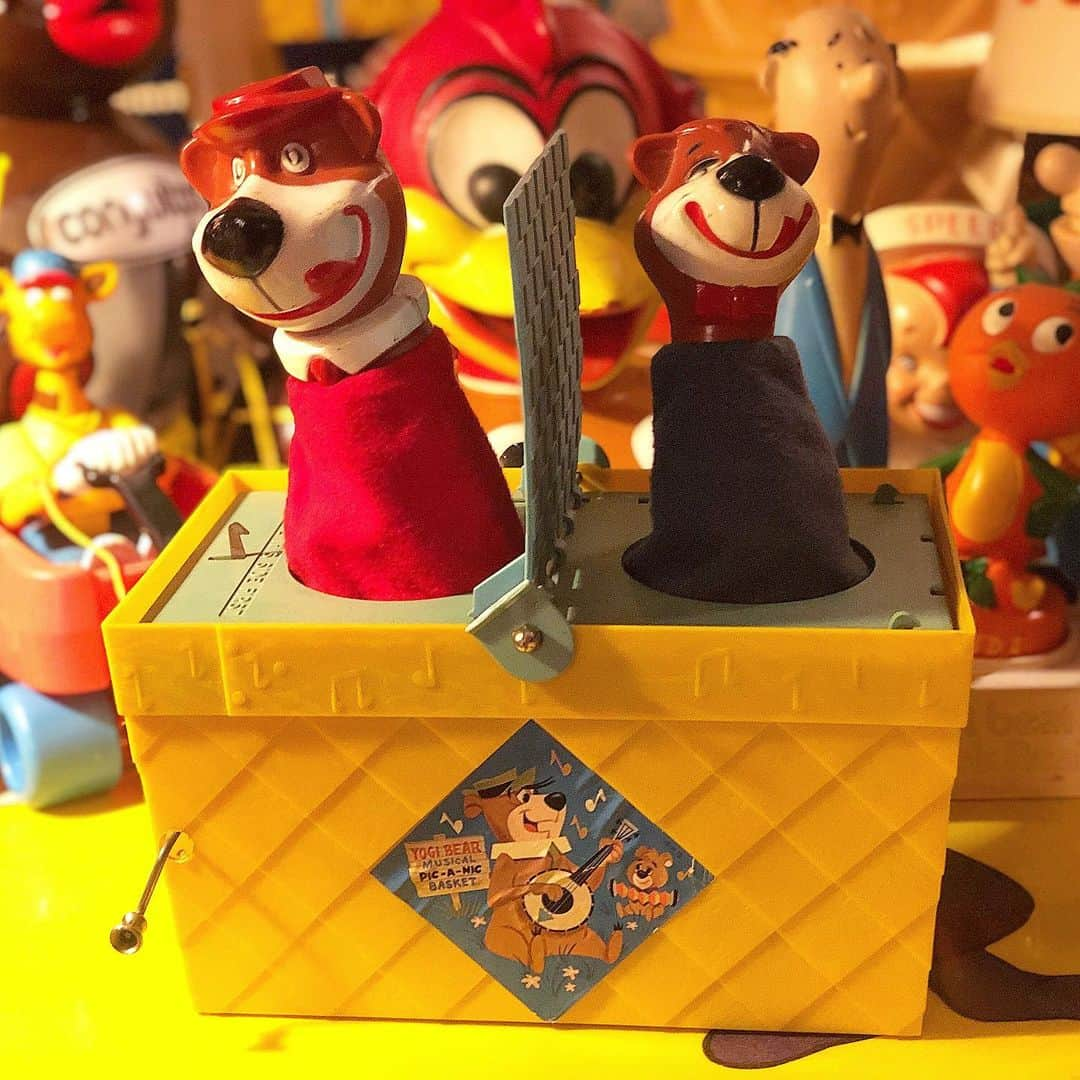 大川知英さんのインスタグラム写真 - (大川知英Instagram)「60's Hanna-Barbera MFG by Buddy L yogi bear musical pic-a-nic basket🚬 涙のリクエストは実物最高だった❗️upi🤡 #hannabarbera#yogibear#musical #picnicbasket#涙のリクエスト熊と熊 #実物最高#ありがとうございました🙇‍♂️ #amecajiboys#takatsubase #アメトイ部キャプテン#YouTube」4月21日 21時57分 - zupposi_swamp