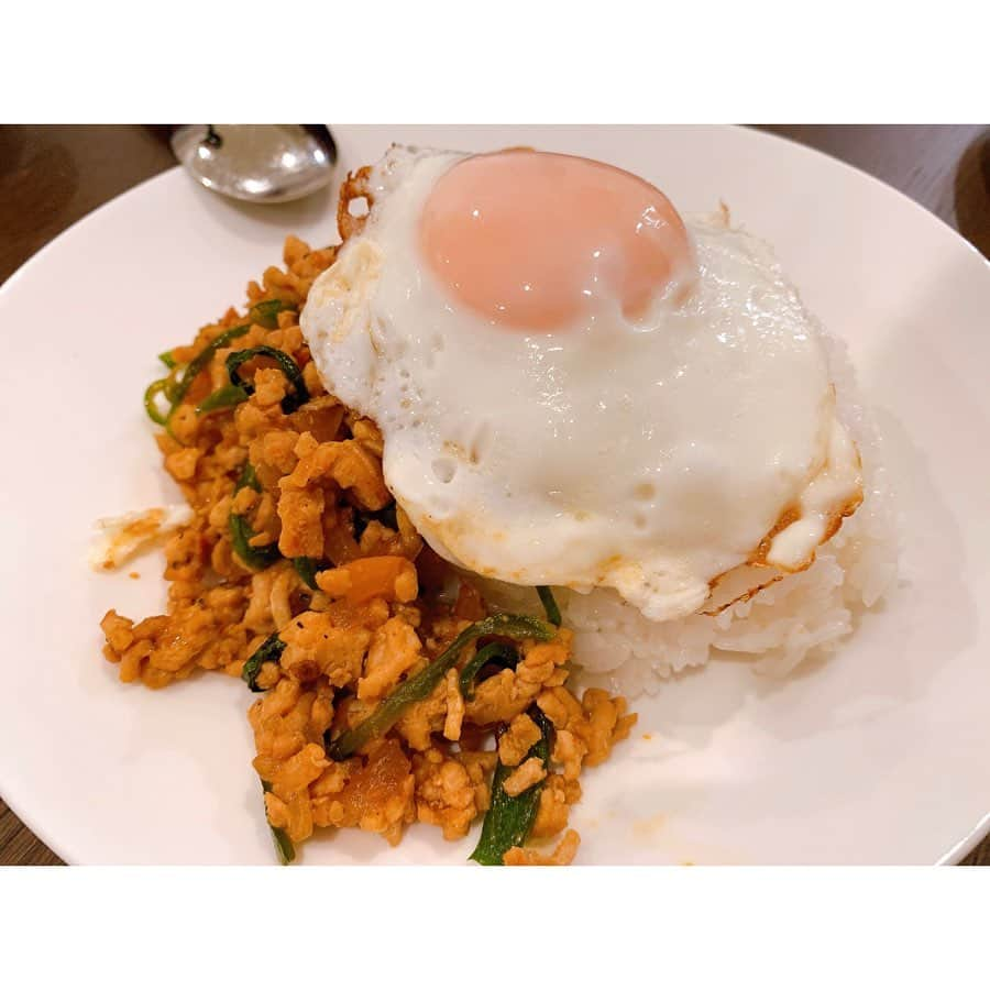 西脇彩華さんのインスタグラム写真 - (西脇彩華Instagram)「＊ 最近おうちで食べたご飯たちでした！！ おいしかったよよよ😭😭 料理を始める機会をいただいたような、わたしにとっては奇跡のおうち時間。✨笑 ・ 皆さん元気にすごしていますか？🥺🥺 ・ よく食べ、よく寝て免疫力をたかめることが基本ですね✨ 手洗い・うがい・消毒もよろしくお願いします！！ 🏋️‍♀️ ・ みんなで元気に乗り切りたいところです🙏🙏 ・ #Stayhome #Enjoyhome #うちで過ごそう #おうち時間 #おうちごはん #手作りごはん #自炊 #料理初心者 #料理勉強中 🔰」4月21日 22時06分 - chapon_930